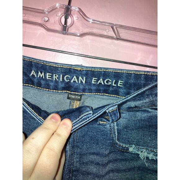 American Eagle High Rise Distressed Denim Mom Shorts Size 6 - Picture 2 of 7